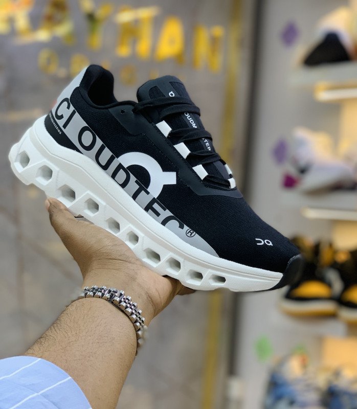 one cloud running shoes